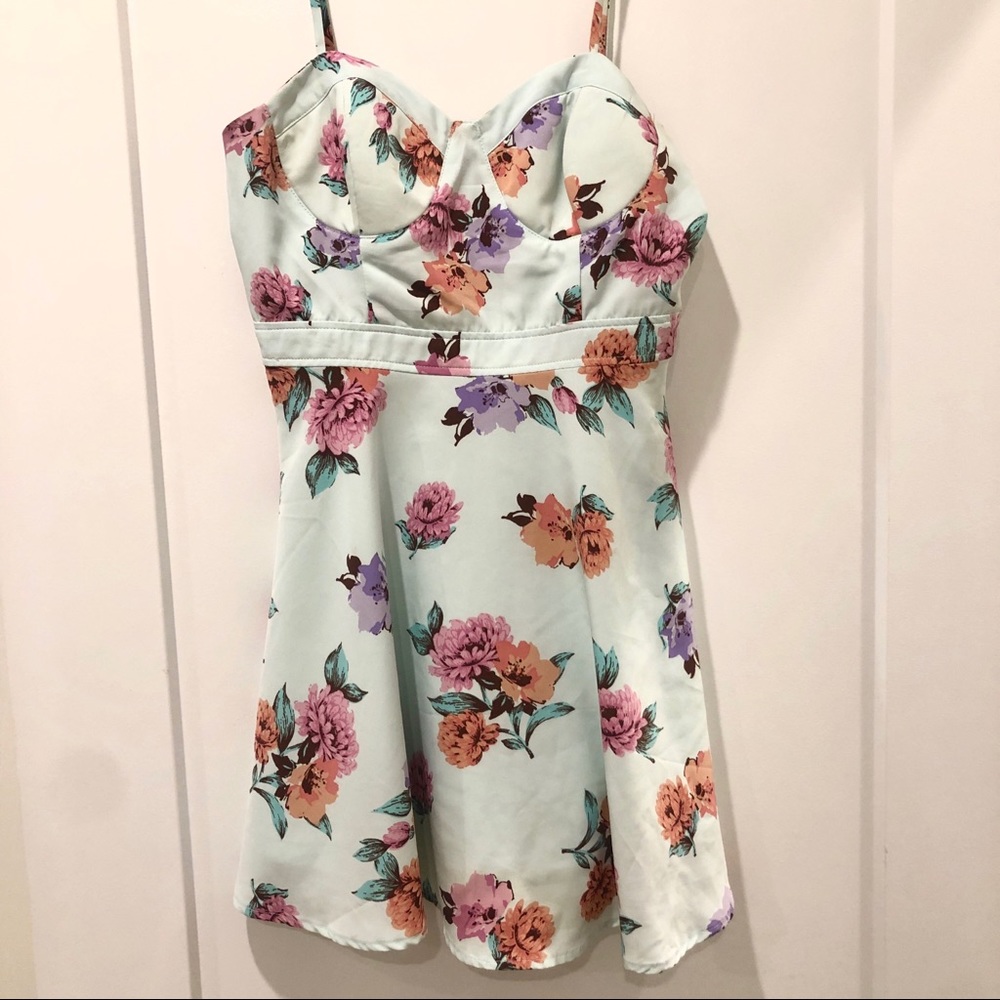 Forever 21 Trendy Floral Fit and Flare Dress Small
